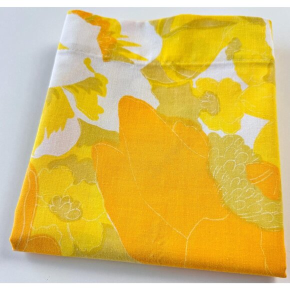 Vintage 1970s pillowcase, oversized yellow and orange flowers, groovy, single - Picture 9 of 9